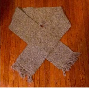 Fringed wool scarf in great condition.